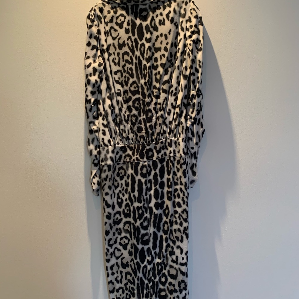 π
Tom Ford Leopard Dress π
- Picture 6 of 8